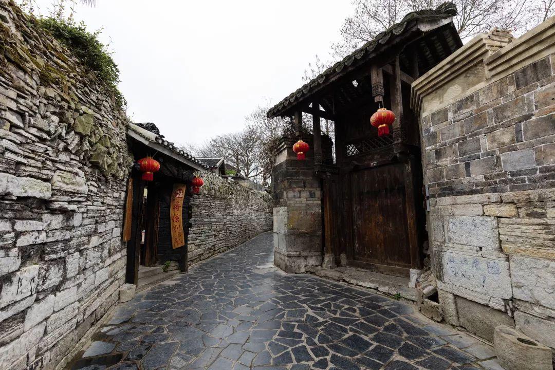 春运首日,他们是回家路上遇见的最美风景